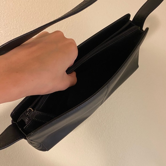 Kenneth Cole Elegant Black Shoulder Bag - Picture 5 of 9